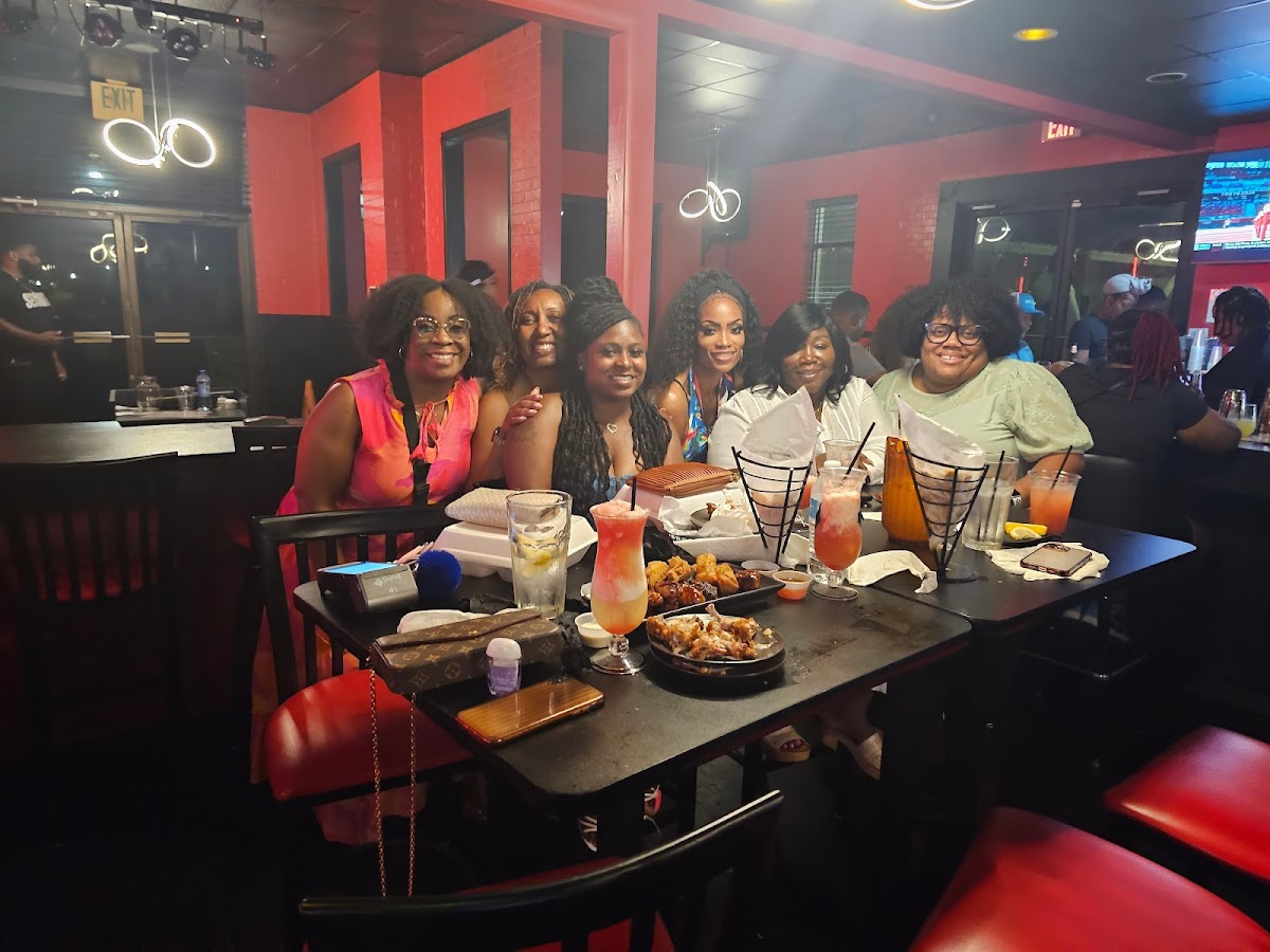 Top Notch Entertainment And Lounge